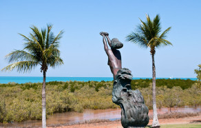 Women of Pearling Statue